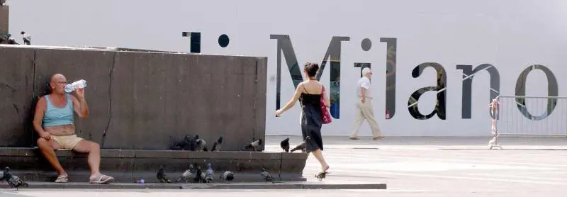 Berlusconi al lavoro per ampliare la Casa