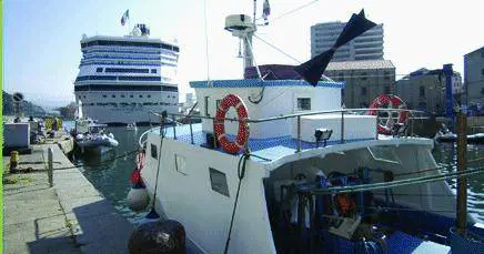 La sinistra naufraga nel porto di Savona