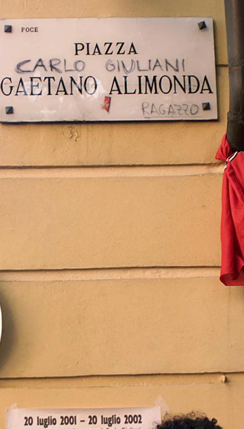 Giuliani, la gente comune contro il Comune e il cippo