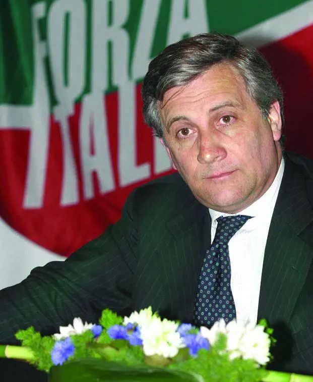 Tremonti torna allEconomia, sfiduciato Fazio