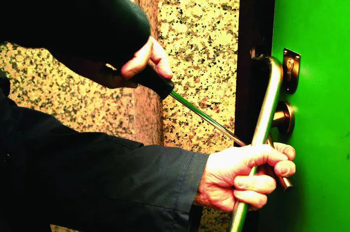 Se il fabbro ruba anche più del ladro