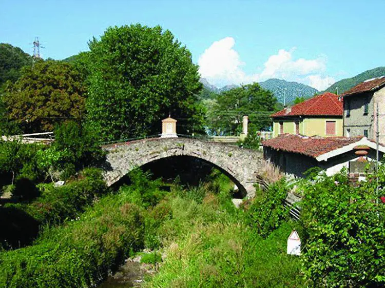 A Busalla molti vogliono una raffineria per vicino
