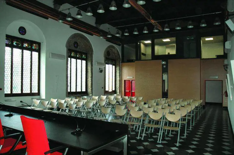 Da villa di campagna a centro congressi