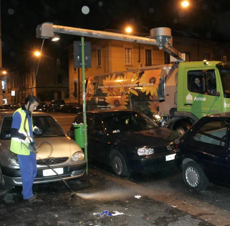 Lavaggio strade: l’auto non si sposta