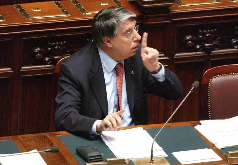 Il governo non vuole uno spettacolo di processo