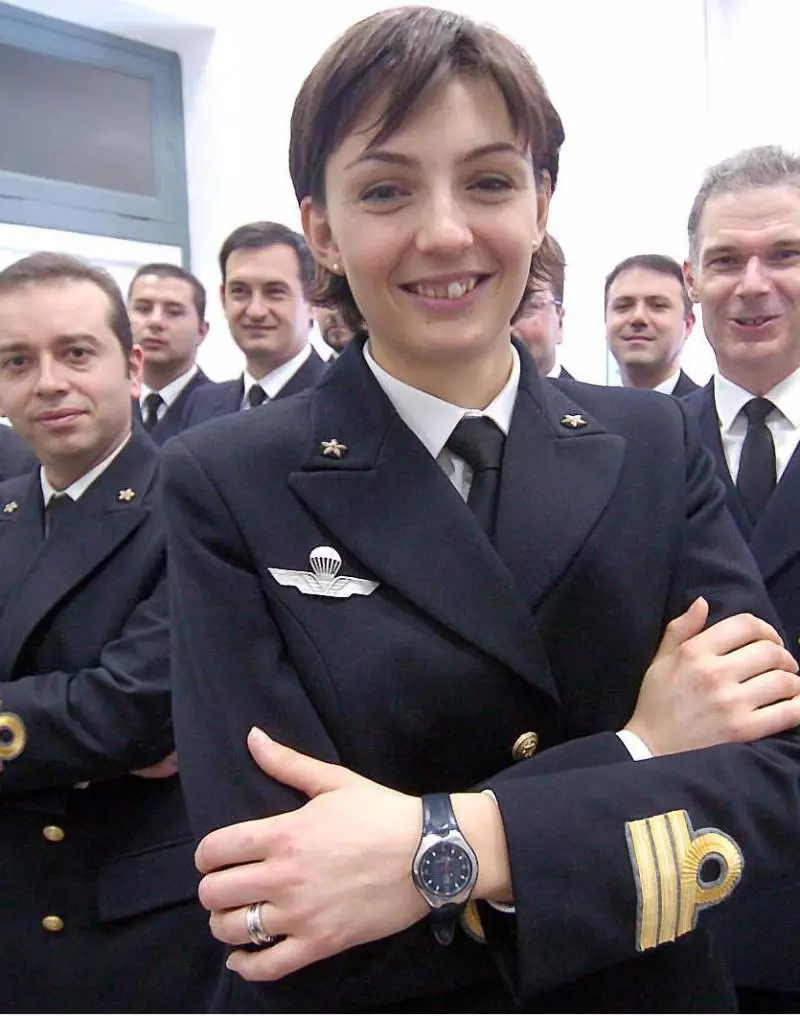Salpa dalla capitaneria di Genova il primo ispettore in gonnella