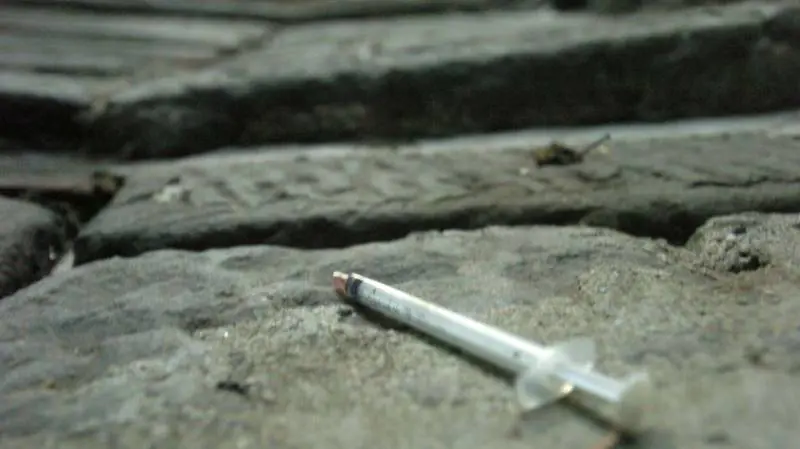 Il covo dei drogati è davanti alla Provincia 