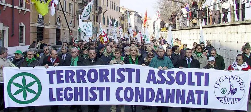 «Via Lecco, i conti non tornano Spariti dalla lista nove bambini»