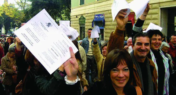 Carignano in rivolta contro il Comune