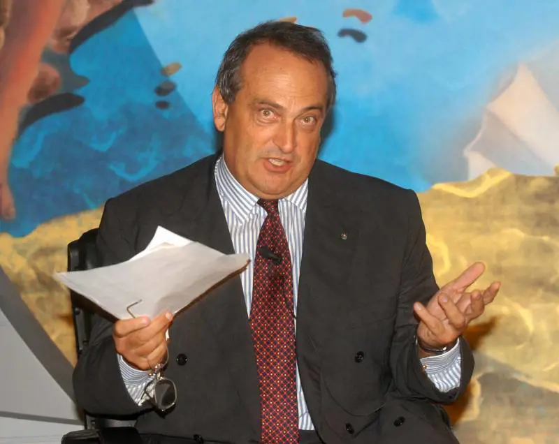 Dieci km di coda per entrare alloutlet