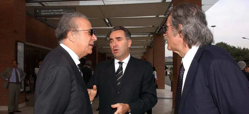 Berlusconi: «Enel, intervenga la Ue»