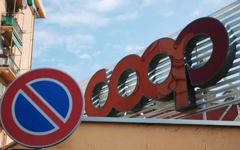 I misteri della cantina blindata tra rottami, computer e segreti