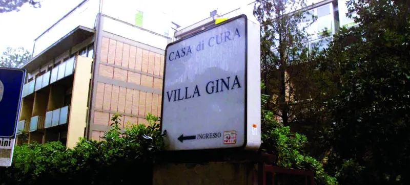 Panni stesi e ardesia colorano la città anni Settanta