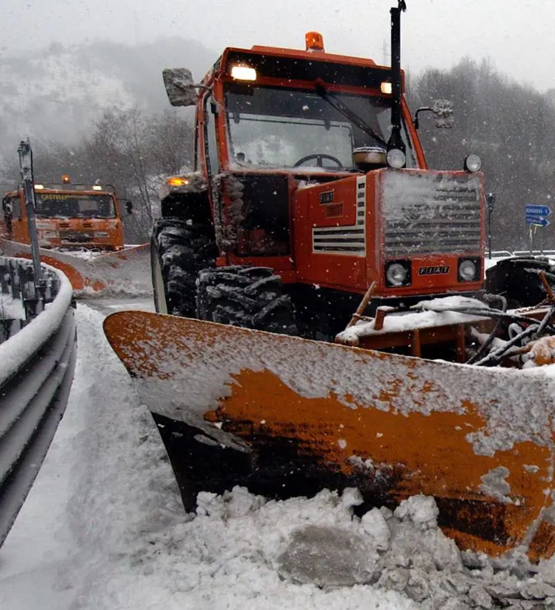 Prigionieri nella tormenta per lautostrada bloccata