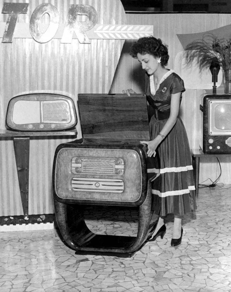 Mentre la città aspetta «Radio 19»  il direttore Lenny gioca a nascondino