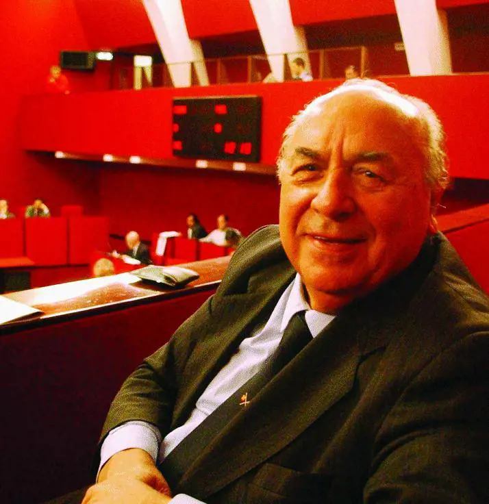 Scomparsi soldi, cappotto e scarpe di Magnani