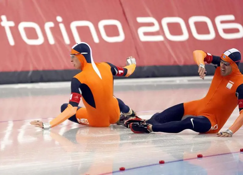 «Ci stringiamo alle bare dei nuovi eroi»