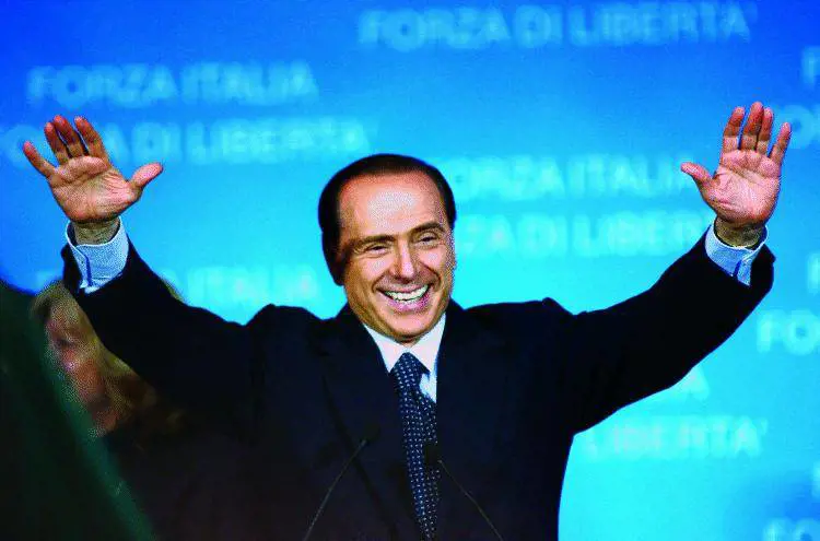 Manette ai professionisti del colpo col taglierino