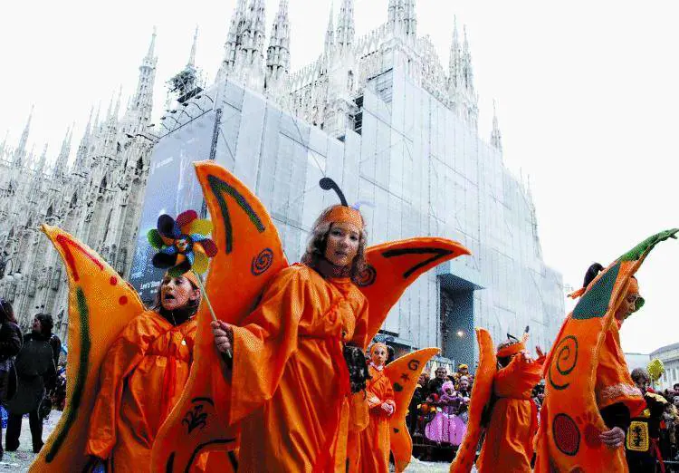 Carnevale a colori. In 30mila  in piazza