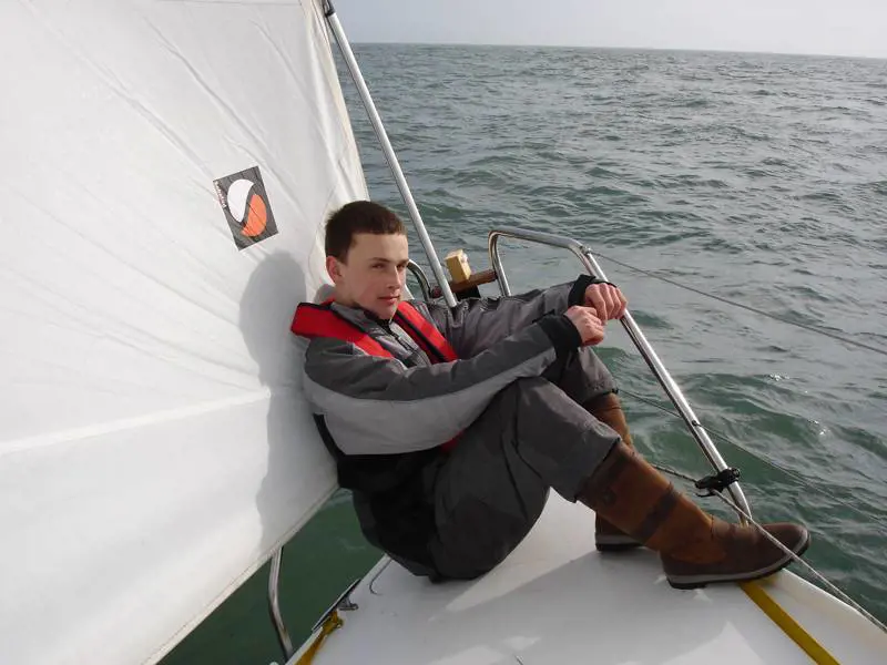 Baby skipper a vela sull'Atlantico: traversata record fino ad Antigua