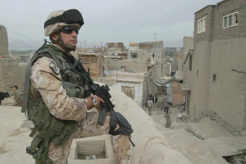 "Restiamo in Afghanistan" 
Lo chiede il 67,4% degli italiani 
Sinistra sempre più divisa