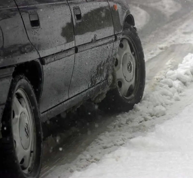 Fiocchi in collina, nevischio in città: la Liguria si è svegliata con linverno