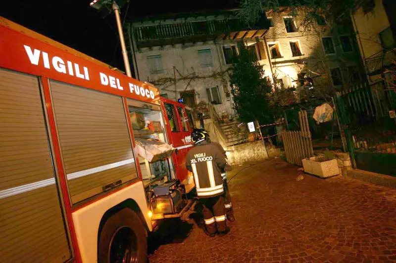 Vicenza, tre fratellini morti nel rogo della casa 
Il quarto, Mattia, si è salvato