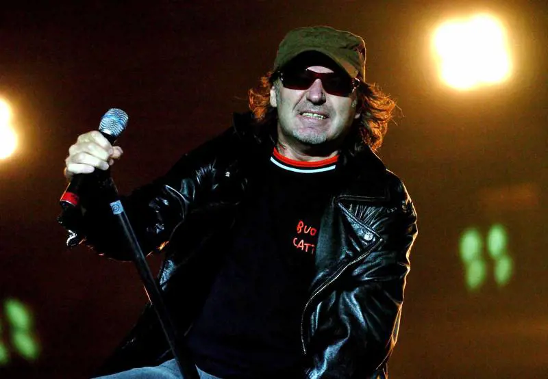 Vasco: "La vita spericolata 
è quella dei poliziotti"