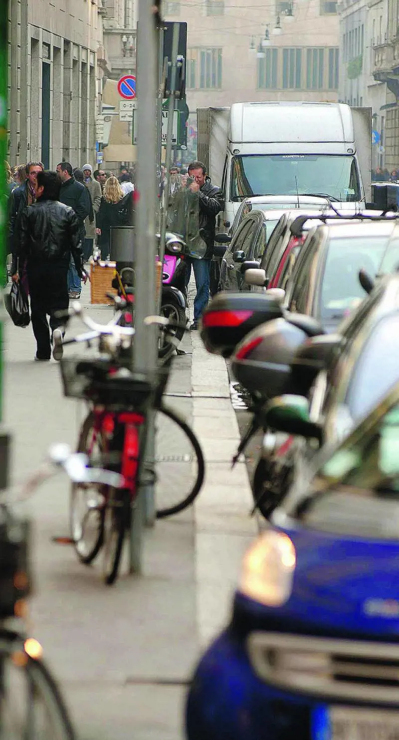 La rivolta dei negozianti mette in croce Croci: «Il blocco auto? Follia»