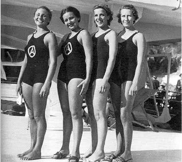 Le grandi e le piccole storie fermate dallobiettivo di Leoni