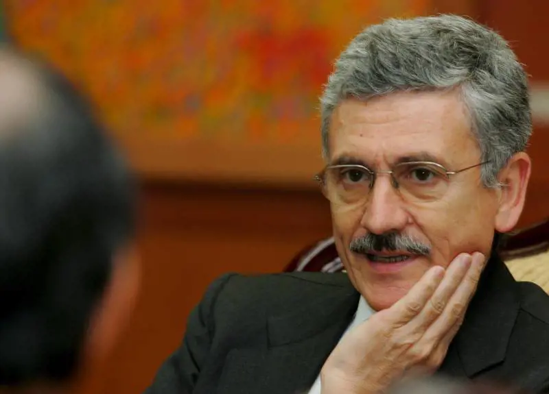 D’Alema disfa subito le valigie: è già pronto a rifare il ministro