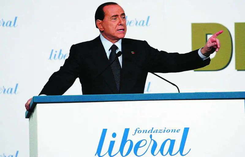 Berlusconi: «Paese umiliato» Ma apre sulla legge elettorale