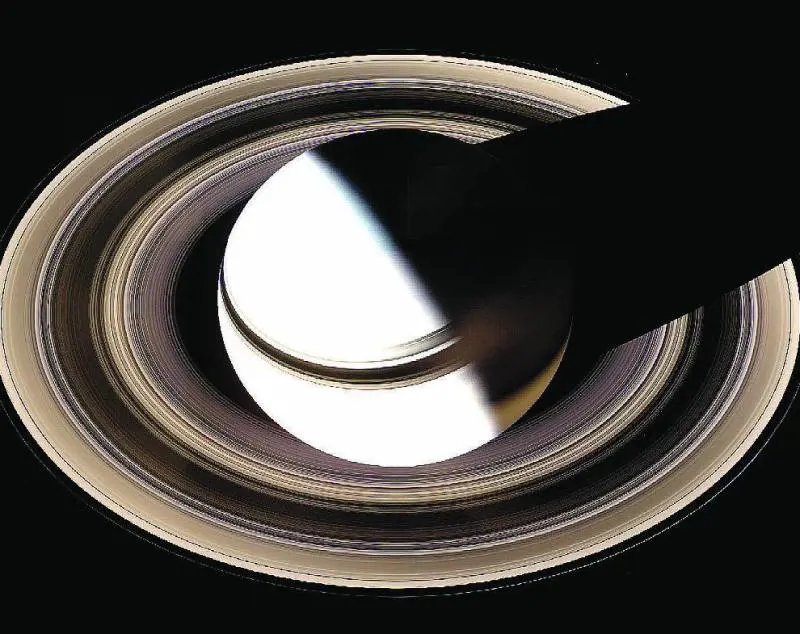 Saturno visto dalla sonda Cassini: ecco le foto del signore degli anelli