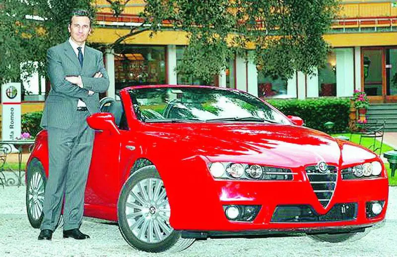 Incontro con Antonio Baravalle, amministratore delegato del marchio sportivo del gruppo Fiat. Il recupero d’immagine in Inghilterra e la sfida sulle auto di lusso  «Alfa guadagnerà a quota 250mila vetture» L’obiettivo fissato dal Lingotto è di 300mi