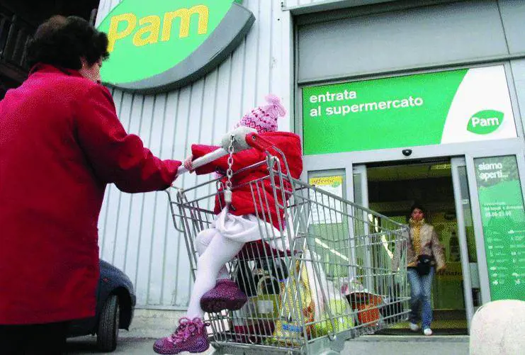 Gli zingari di Voltri assediano la Pam