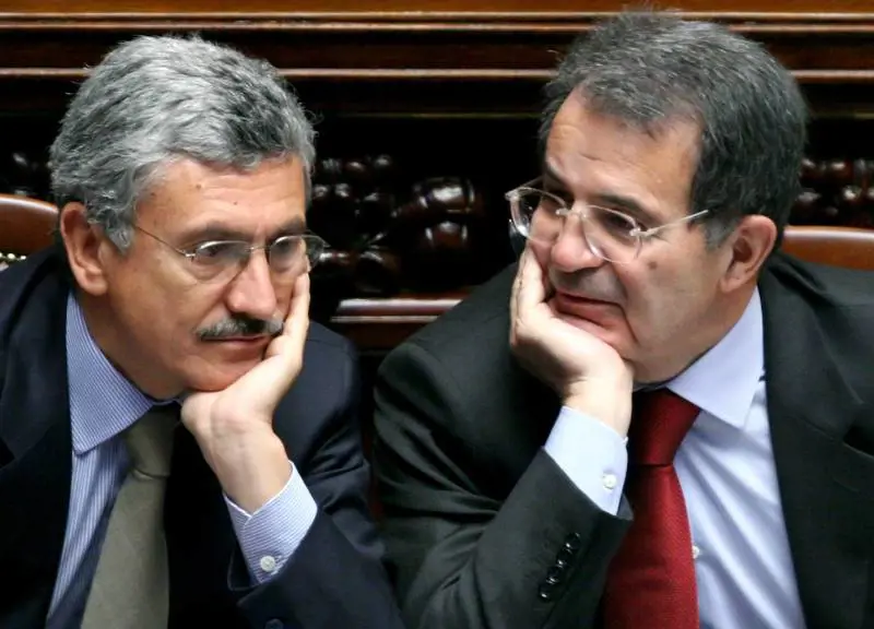 Soltanto Casini può salvare Prodi 
Afghanistan, governo vicino al ko