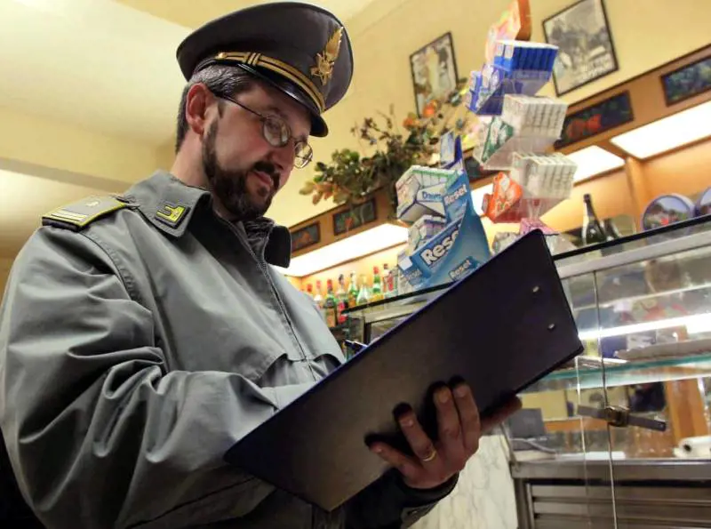 Evasione fiscale in calo nel 2006 
recuperati oltre 20 miliardi di euro