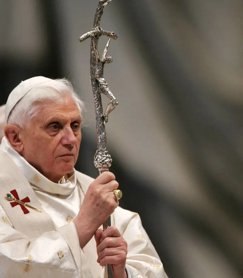 Benedetto XVI scrive di Gesù ma parla all'uomo 
"Non è un atto di magistero, liberi di criticarmi"