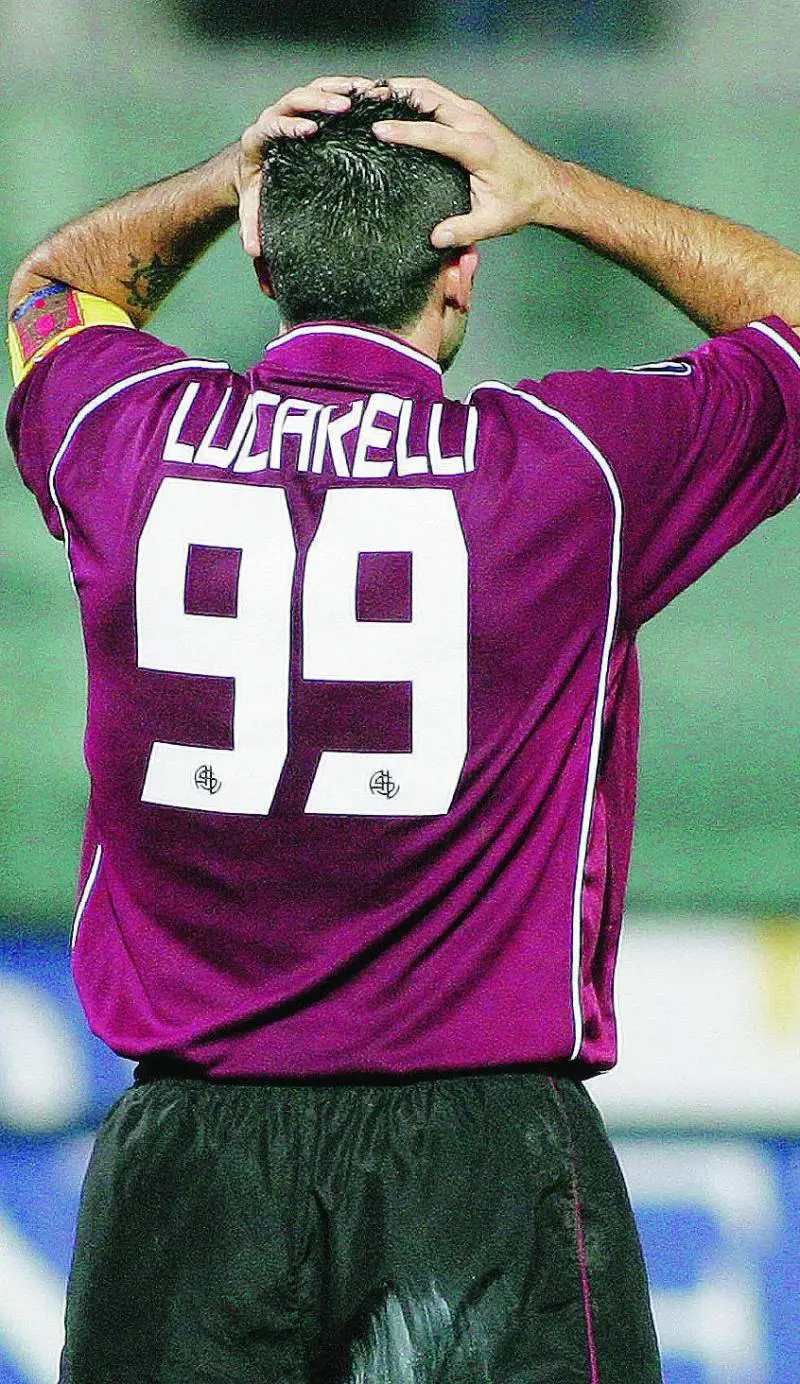 Lucarelli contro Livorno «Via a fine stagione»