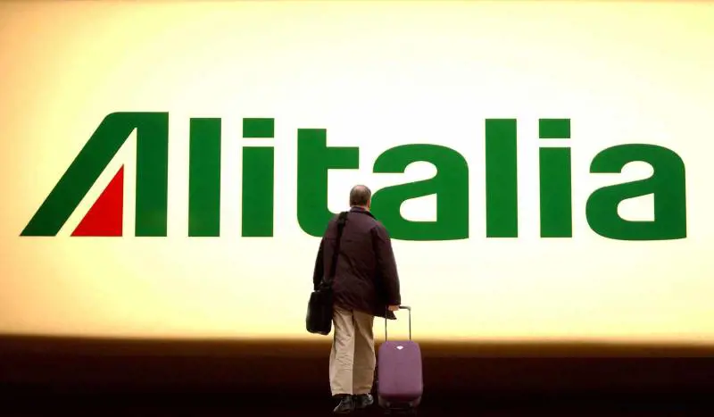 Alitalia, tre cordate per un futuro