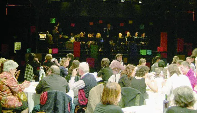 In attesa del Festival,  il teatro genovese si degusta in tavola