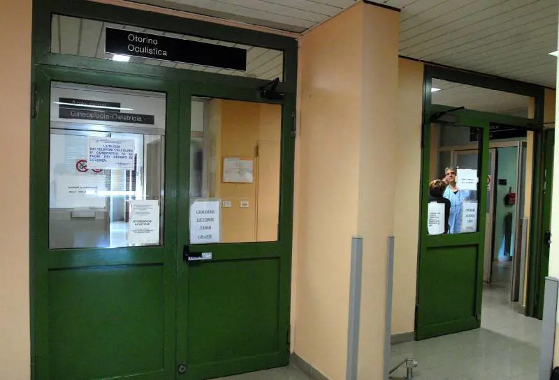 Operati di cataratta, perdono la vista. Sequestrato l’ospedale di Voghera