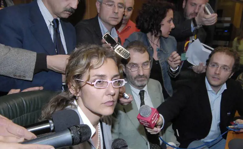 Il presidente al difensore: "Che fortuna averla qui"