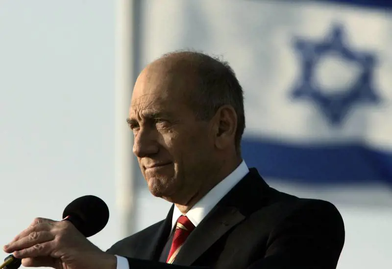 Olmert sotto assedio. Il suo partito: "Dimettiti". Ma lui resiste