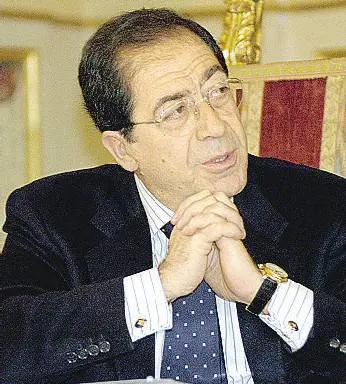 "Una norma che ha un solo bersaglio: il Cavaliere"