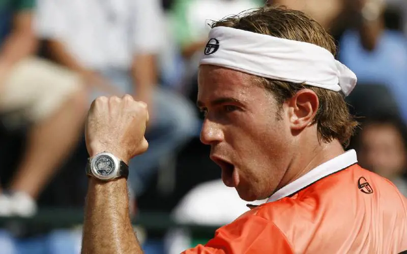 Volandri fa tornare Federer sulla terra