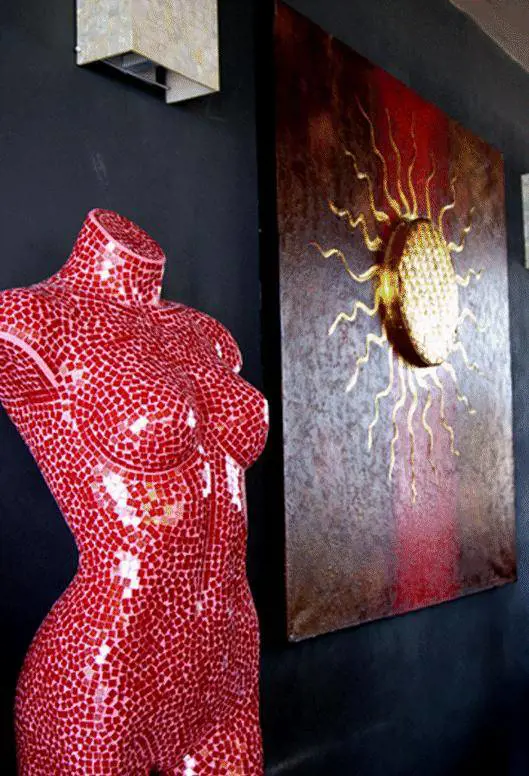 A Cavi di Lavagna la notte sillumina col «Sol Levante»