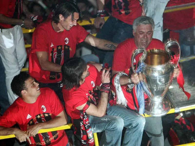 Il Milan campione d'Europa 
paralizza tutta Milano