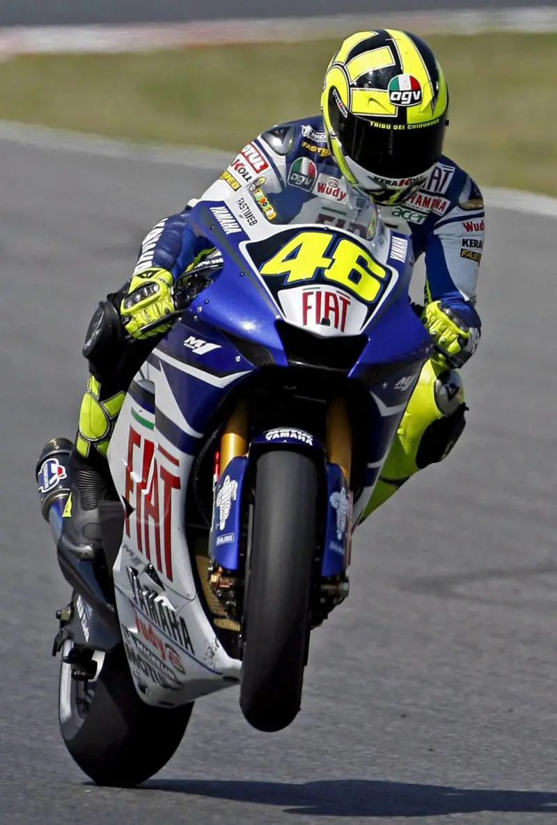 Rossi ruggisce ancora: pole in Catalogna