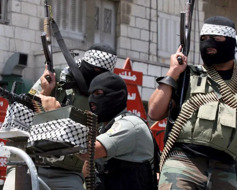 Gaza, Abu Mazen nomina l'indipendente 
Fayyad premier. Hamas: "Colpo di Stato"